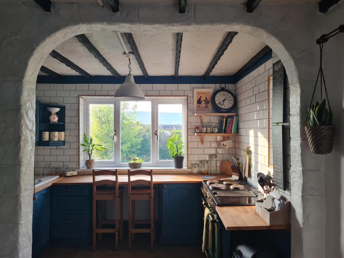 Old Road Cottage Pet Friendly Outdoors Beaches Neath Exterior photo