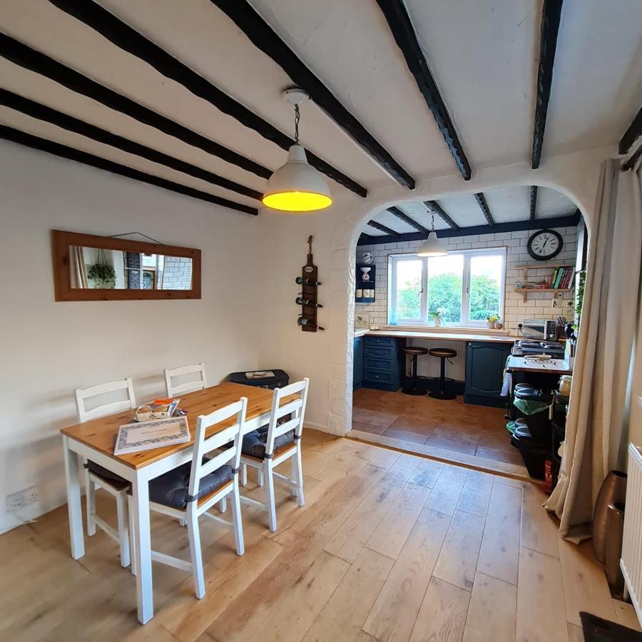 Old Road Cottage Pet Friendly Outdoors Beaches Neath Exterior photo
